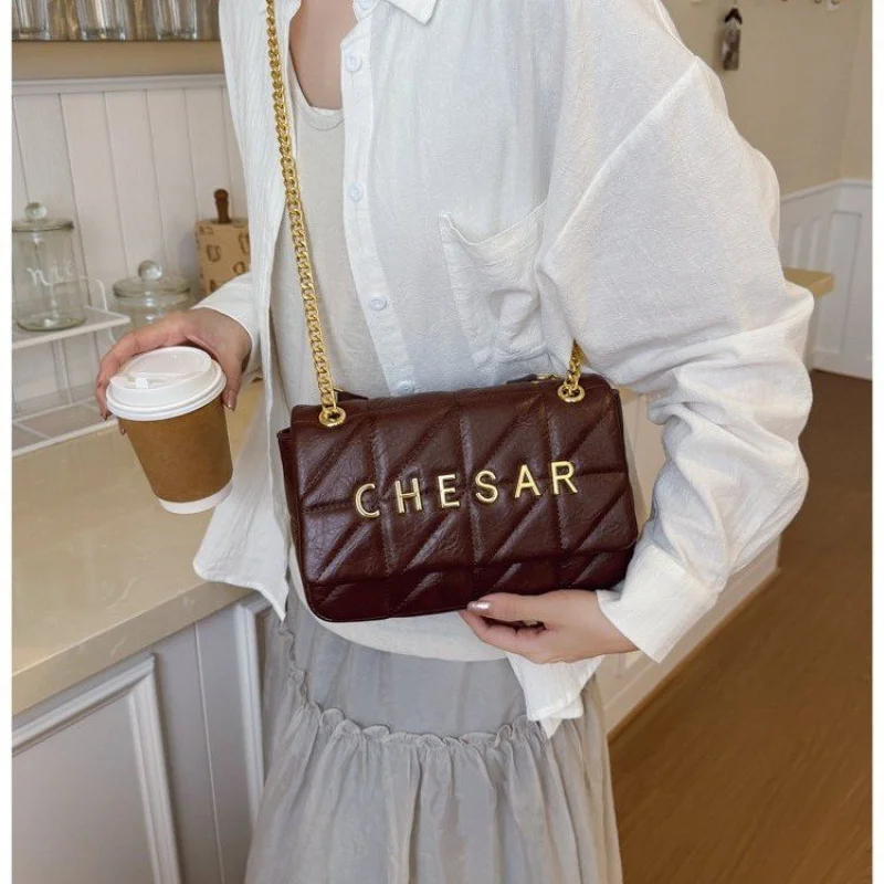 

Женская сумка из тонкой кожи с модным пригородным дизайном и известным парижским образцом. ​