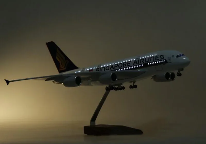 Modèle d'avion Airbus A380 Singapore Airline avec lumière et roue, avion en résine plastique moulé sous pression, jouet de collection, échelle 1/160, 50.5cm