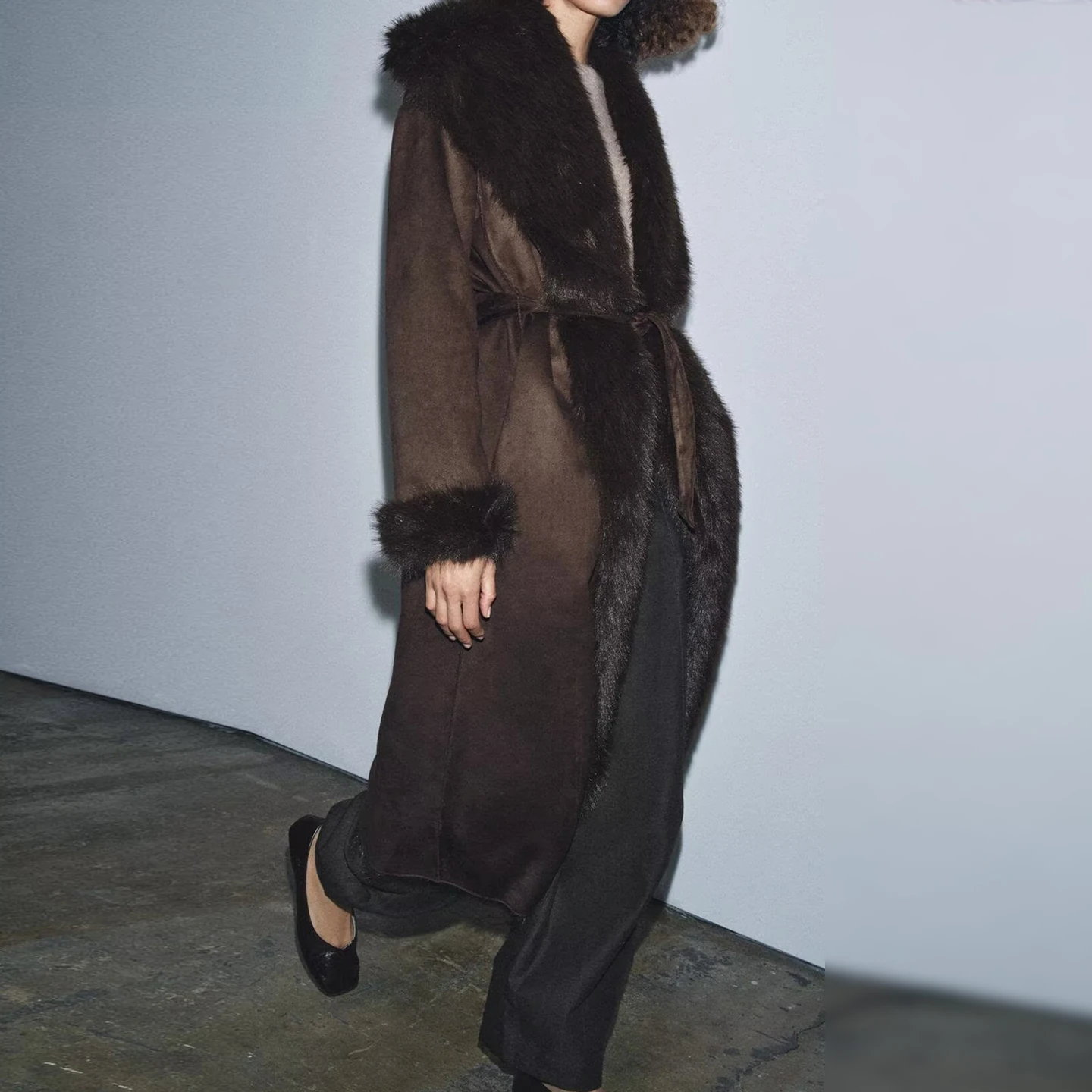 Cappotto con cintura effetto pelliccia artificiale Faionable Capispalla lungo Sve Lunghezza lunga Altro materiale 00% Autunno Nuovo abbigliamento da donna