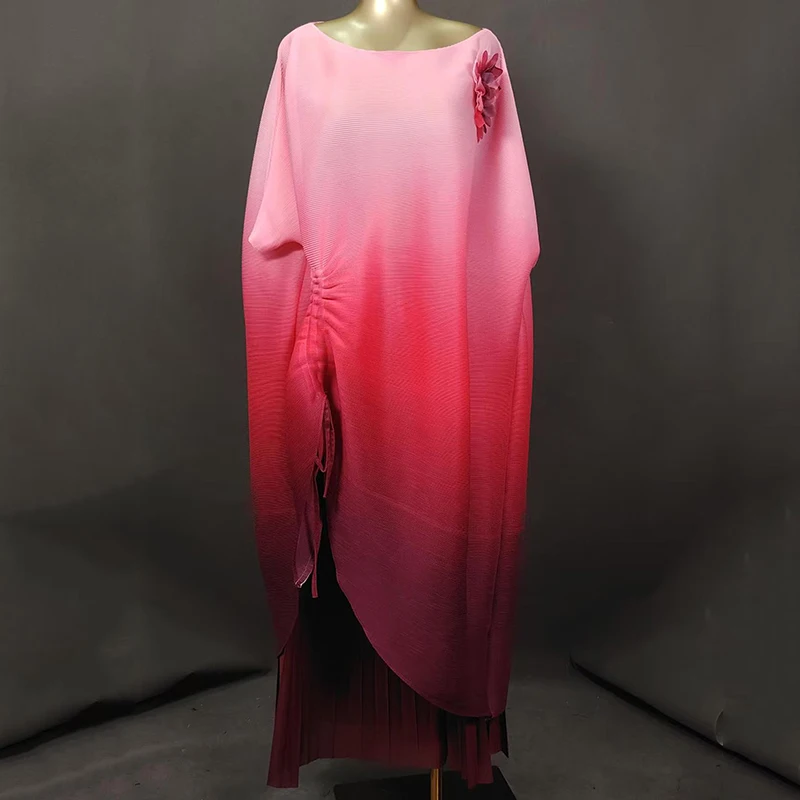 ชุดเซ็ต 2 ชิ้น ดีไซน์จีบพลีท YFPF Miyake สำหรับผู้หญิง ลายไล่สี พร้อมเชือกผูกเอว แต่งลายดอกไม้ 3 มิติ ตัดต่อผ้า ชุดเดรสยาว แฟชั่นฤดูใบไม้ร่วง 2025 เสื้อผ้าใหม่