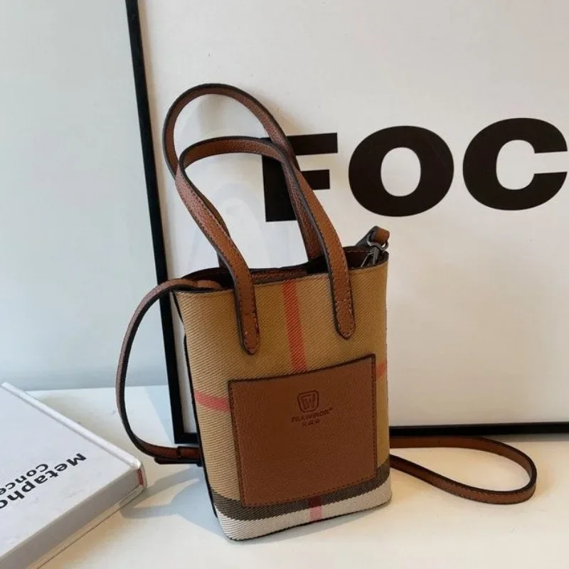 

Chic Solid Color Designer Diaper Bag For Women Unique Crossbody Handbag Luxury Leather Retro Style Messenger Purse And Tote