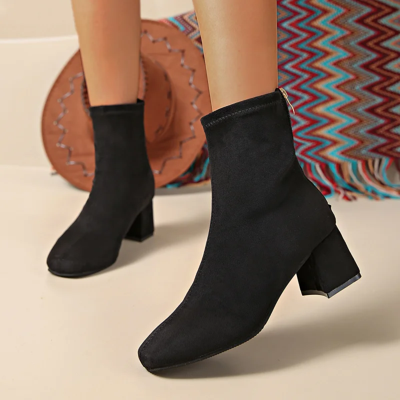 

2025Autumn and Winter New European and American Plus Size Fashion Boots Women's Solid Color Thick Heel Boots