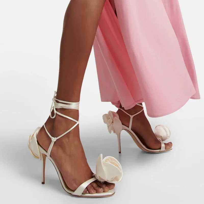 2023 Fashion Slim High Heel Front and Back Satin Rose Lace Sandały damskie Europejskie i amerykańskie buty bankietowe Obcasy damskie