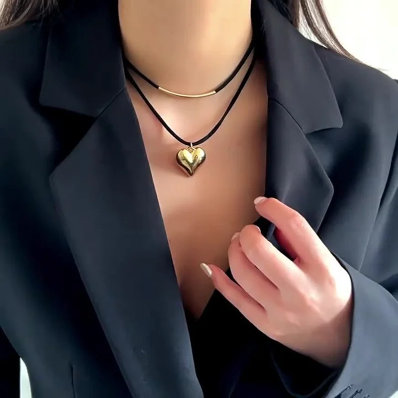 Goth Black Velvet Small Love Heart Pendant Choker Necklace for Women New Trend Elegant Adjustable Chain Aesthetic Wed Jewelry
