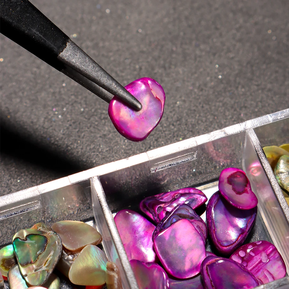 12er-Set Muschel-Nageldekorationen: Aurora-Muschelflocken, unregelmäßige 3D-Meerjungfrauen-Schillerstücke für Nagelkunst und Maniküre – Detail 10