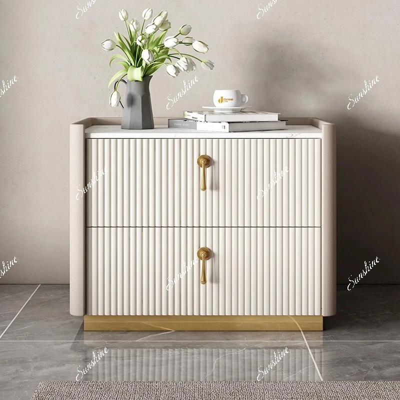 

Bedside tables are light and luxurious, replacing small cabinets in bedrooms