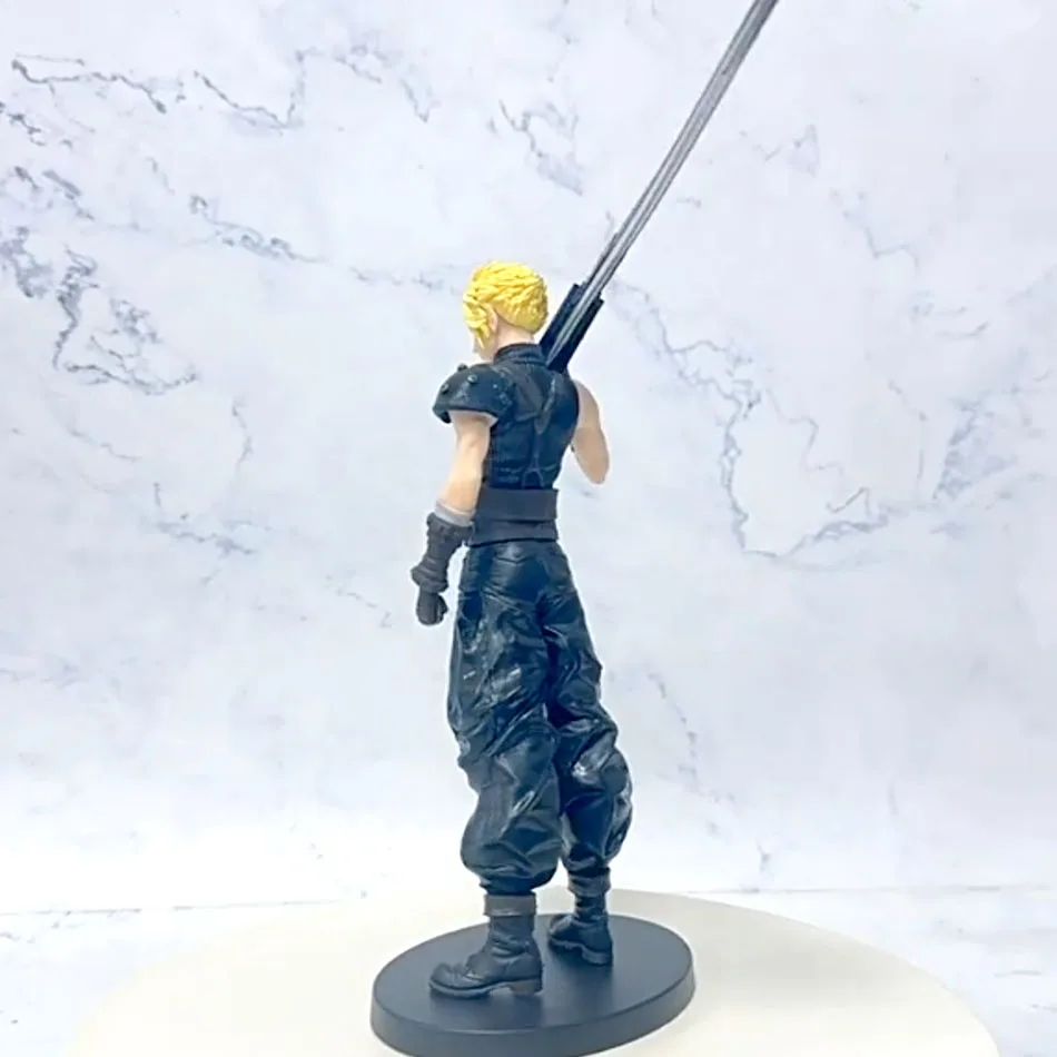Cloud Strife نسخة طبعة جديدة من شخصيات الحركة نموذج تجميع مشترك نشط