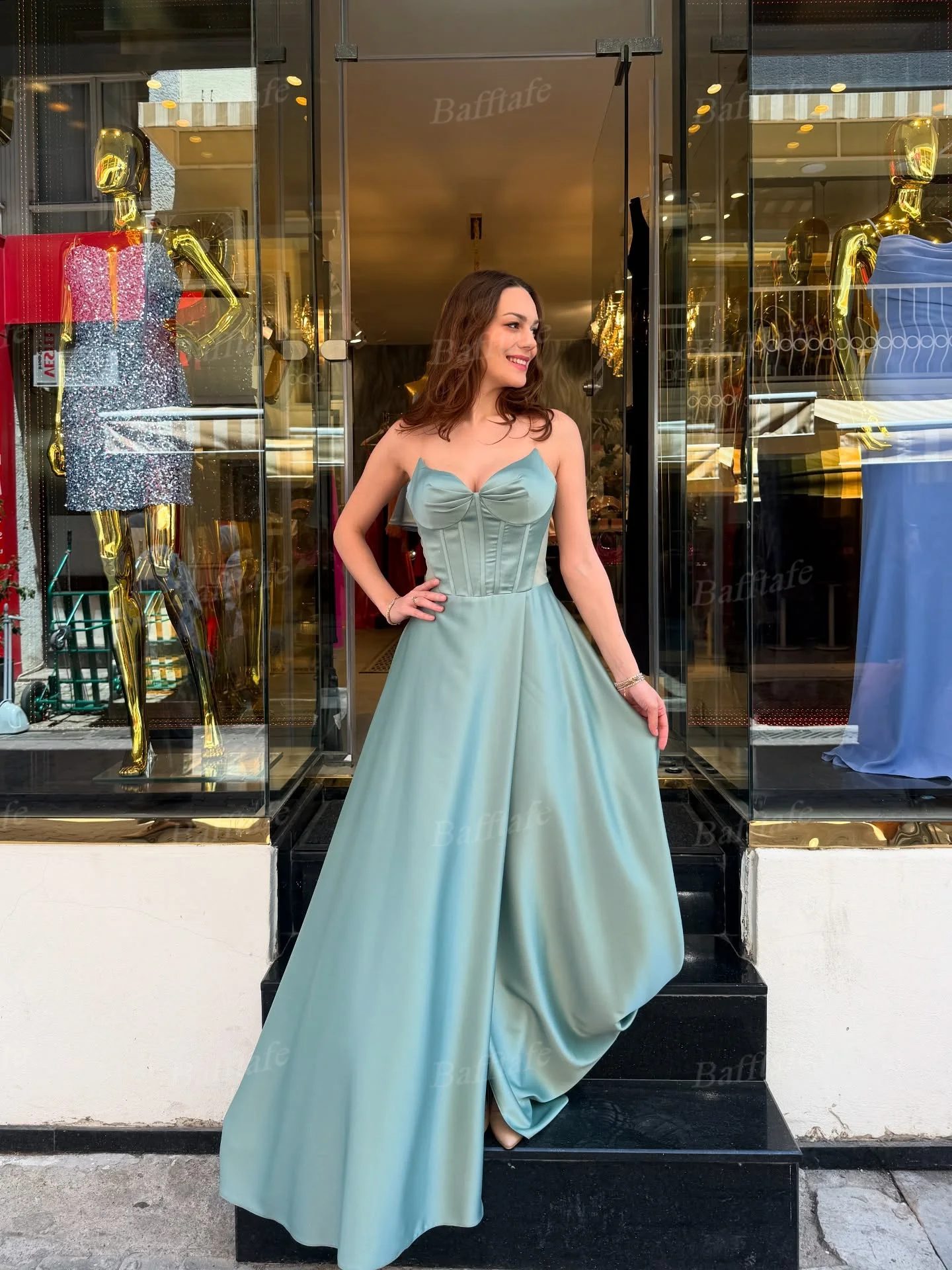 Bafftafe Królewsko Niebieskie Sukienki na Bal Studniówkowy, Linia A, Satyna, Rozcięcie, Proste Suknie Wieczorowe, Tren Sweep, Formalne Stroje na Przyjęcie Urodzinowe 2025