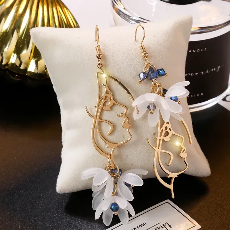 韓国ヘッドスリムイヤリングロングファッション非対称クリスタルフラワー耳フックイヤリング女性ジュエリーアクセサリー女性のためのギフト