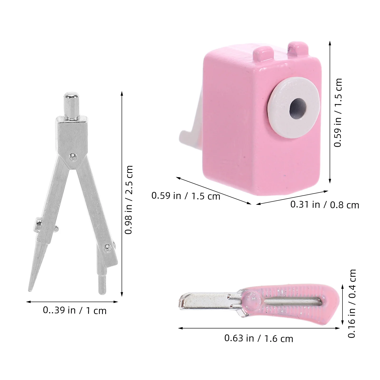 ชุดอุปกรณ์การเรียนจิ๋ว 1 ชุด ประกอบด้วยเข็มทิศจิ๋ว ที่เหลาดินสอจิ๋ว มีดตัดงานฝีมือ ของตกแต่งบ้านสไตล์เรโทร