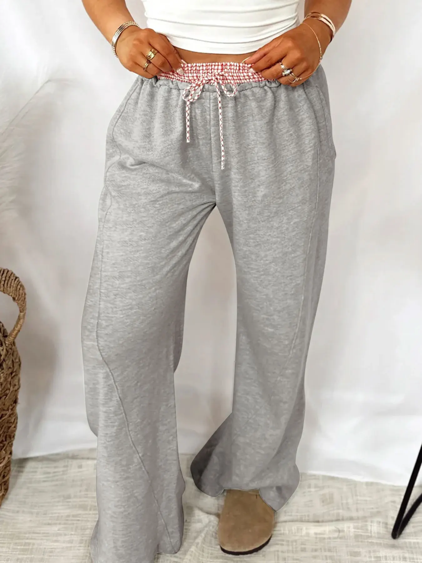 กางเกงขายาวสีเทาระดับไฮเอนด์ของผู้หญิงพร้อมการเย็บปะติดปะต่อลายตารางหมากรุกและเอวยางยืดสําหรับฤดูใบไม้ร่วงปี 2025