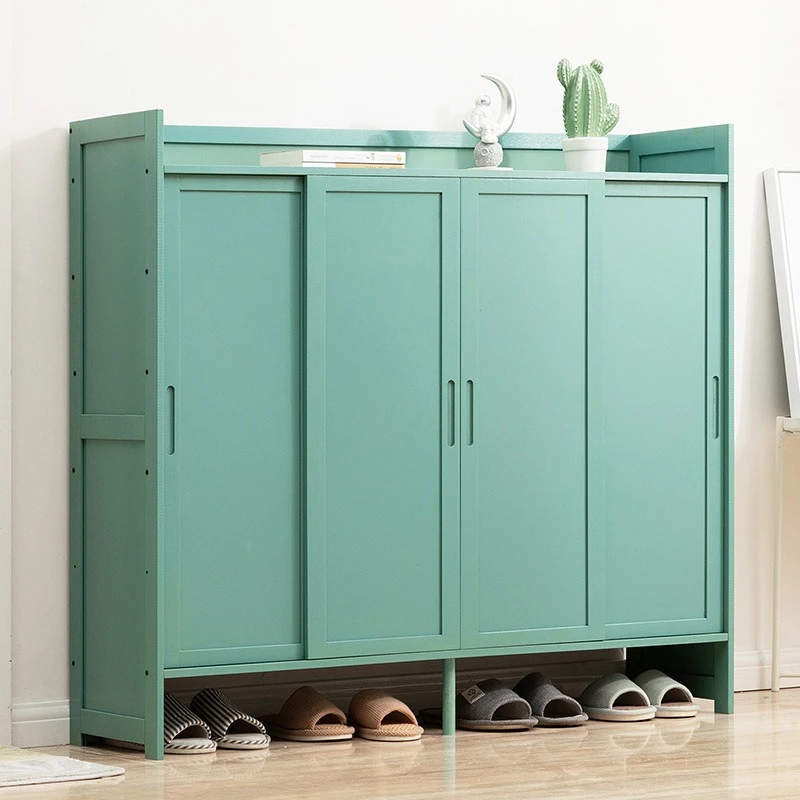 

entrance cabinet at the door is integrated, and the corridor outside the door is used for extremely narrow household shoe racks