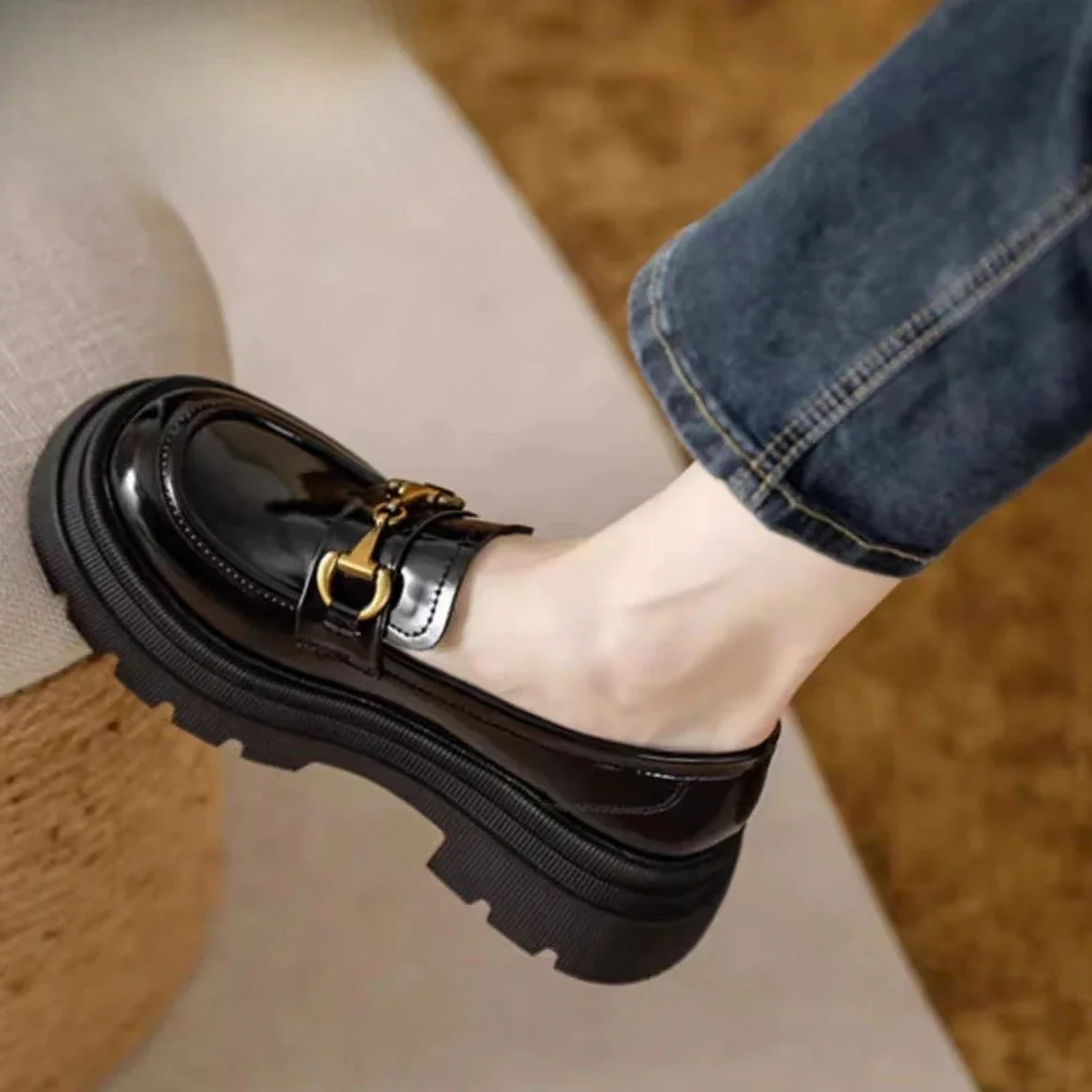 รองเท้าโลฟเฟอร์สไตล์เกาหลีสำหรับผู้หญิงรองเท้ากันลื่นรองเท้าผู้หญิงไม่ลื่น2024เทรนด์แฟชั่นลดราคาสบายและสง่างาม