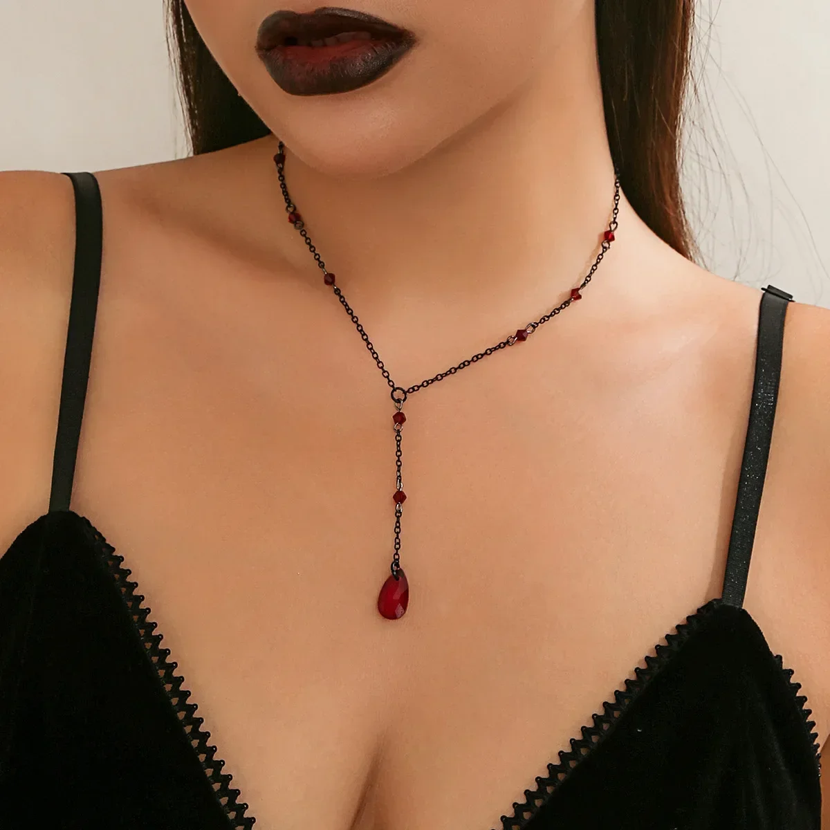 Drop Blood Bead Design Tassel Choker Necklace Retro Gothic Gem Necklace for Women Halloween Ghost Necklace