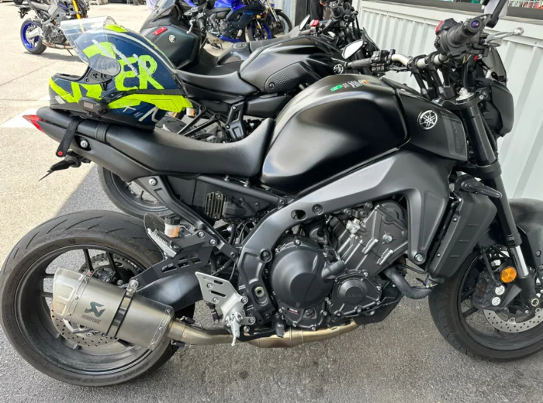 For Yamaha MT09 modified multi-stage exhaust pipe, the sound is deep, thick and powerful