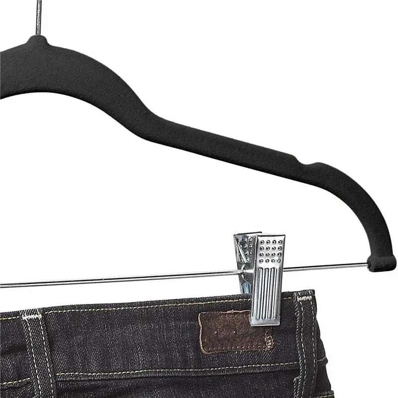 FLYY-30er-Pack Kleiderbügel mit Clips, schwarze Samtbügel für Röcke und Kleidung, Hosenbügel, ultradünn, rutschfest – Detail 5