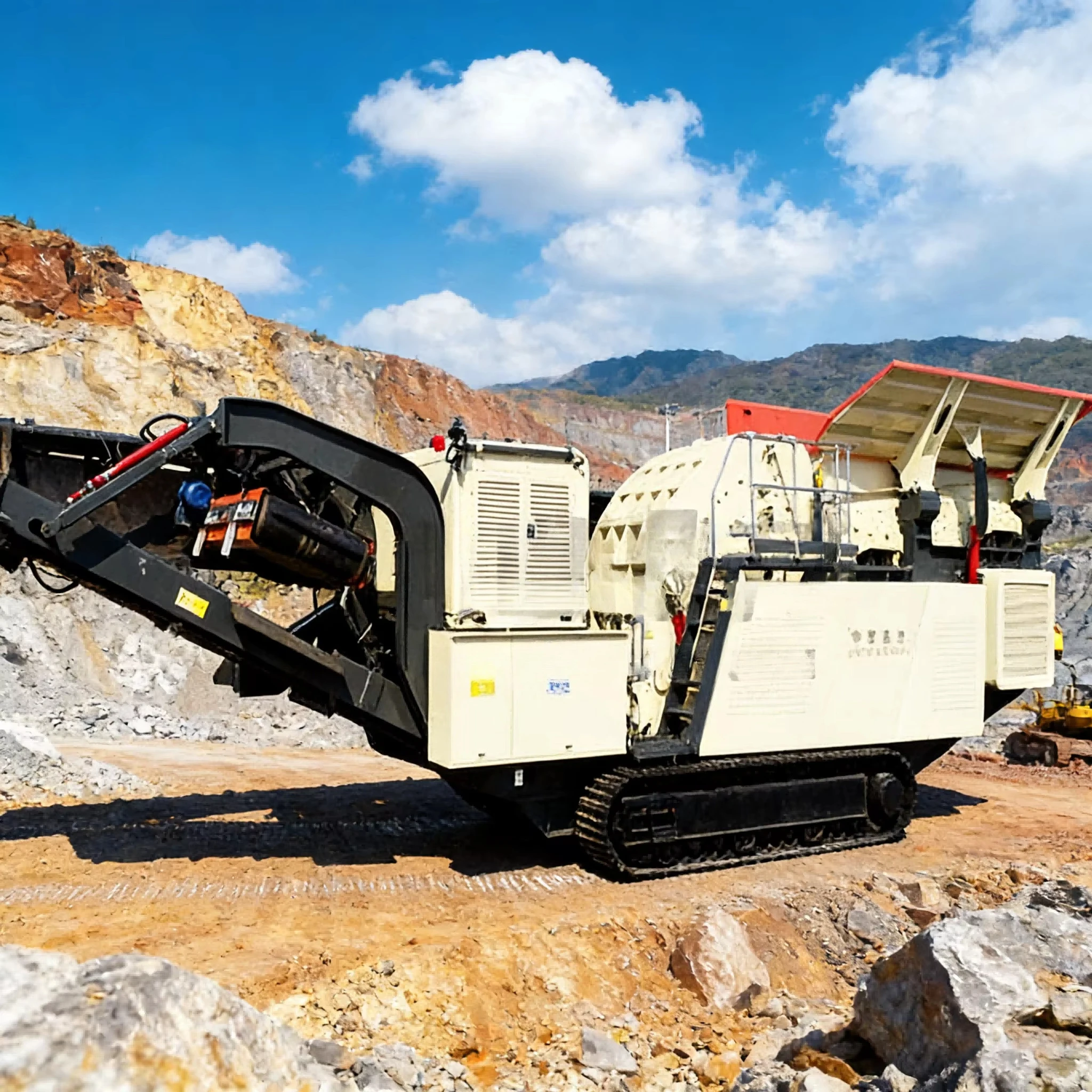 Heavy Duty Mobile Crusher Reinforced Frame for Large Scale Mine Projects High Impact Resistance Stable Capacity Output