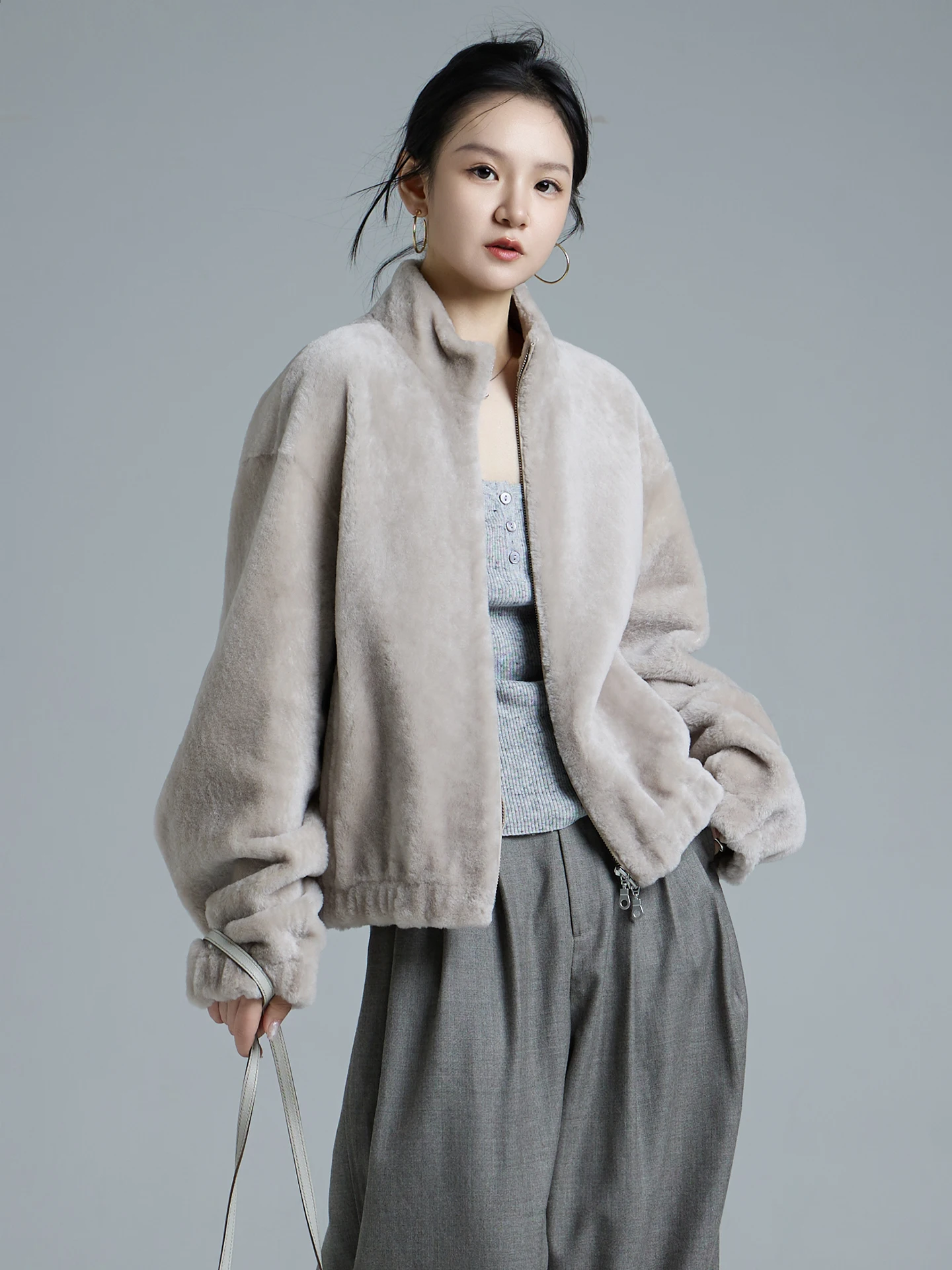 معطف فرو من جلد الغنم الطبيعي من AYUNSUE للنساء سترة من الجلد الحقيقي سترات شتوية للسيدات 2025 ملابس فاخرة فضفاضة مناسبة