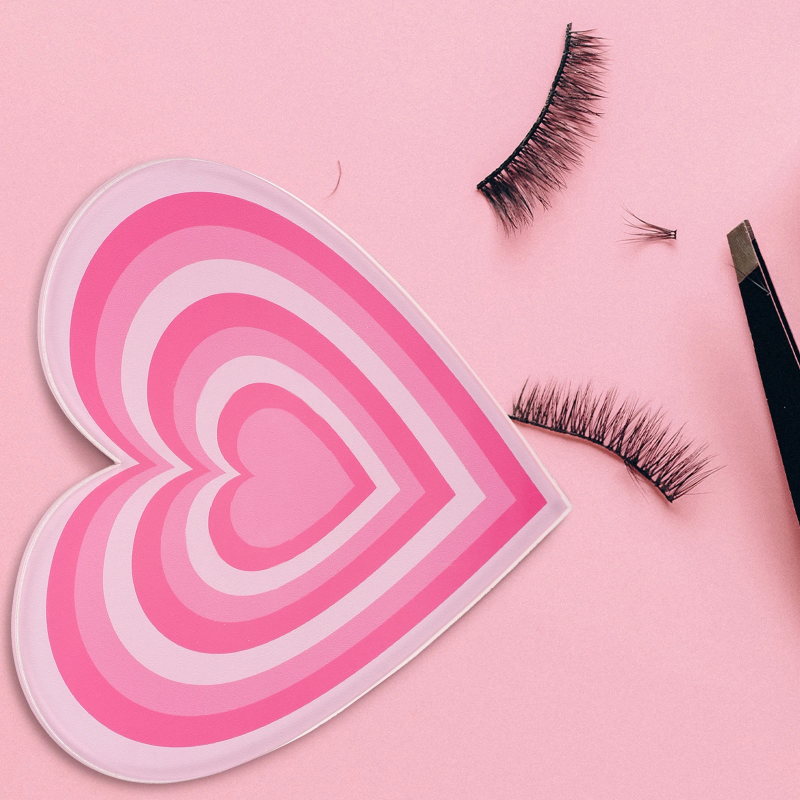 

Heart Shape Acrylic Eyelash Grafting Pallet Reusable Lash Extension Tray for Salon and Personal Use Eyelash Display Board