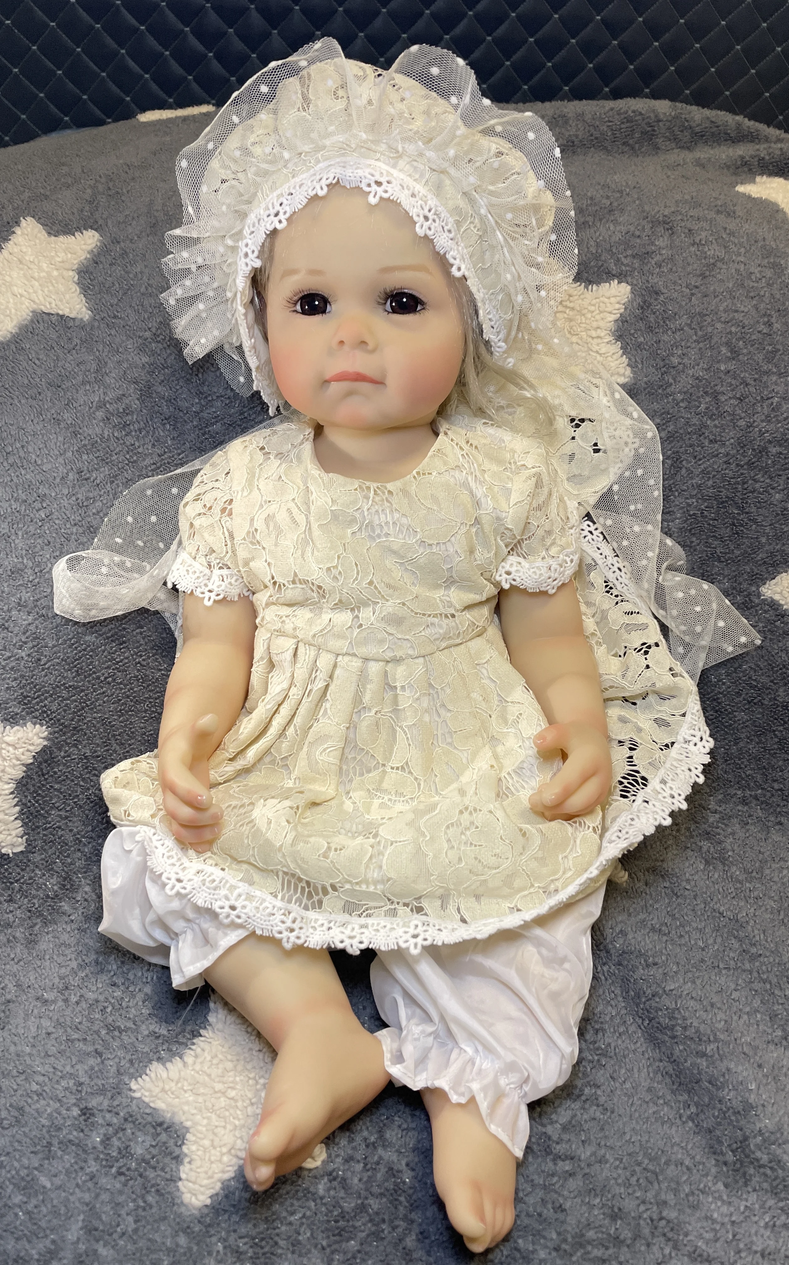 ตุ๊กตาเด็กวัยหัดเดิน Maggie Realistic Reborn ขนาด 22 นิ้ว - ไวนิลทํามือแบบนุ่ม, ผมหยั่งรากด้วยมือเหมือนจริง, ของขวัญศิลปะสะสม