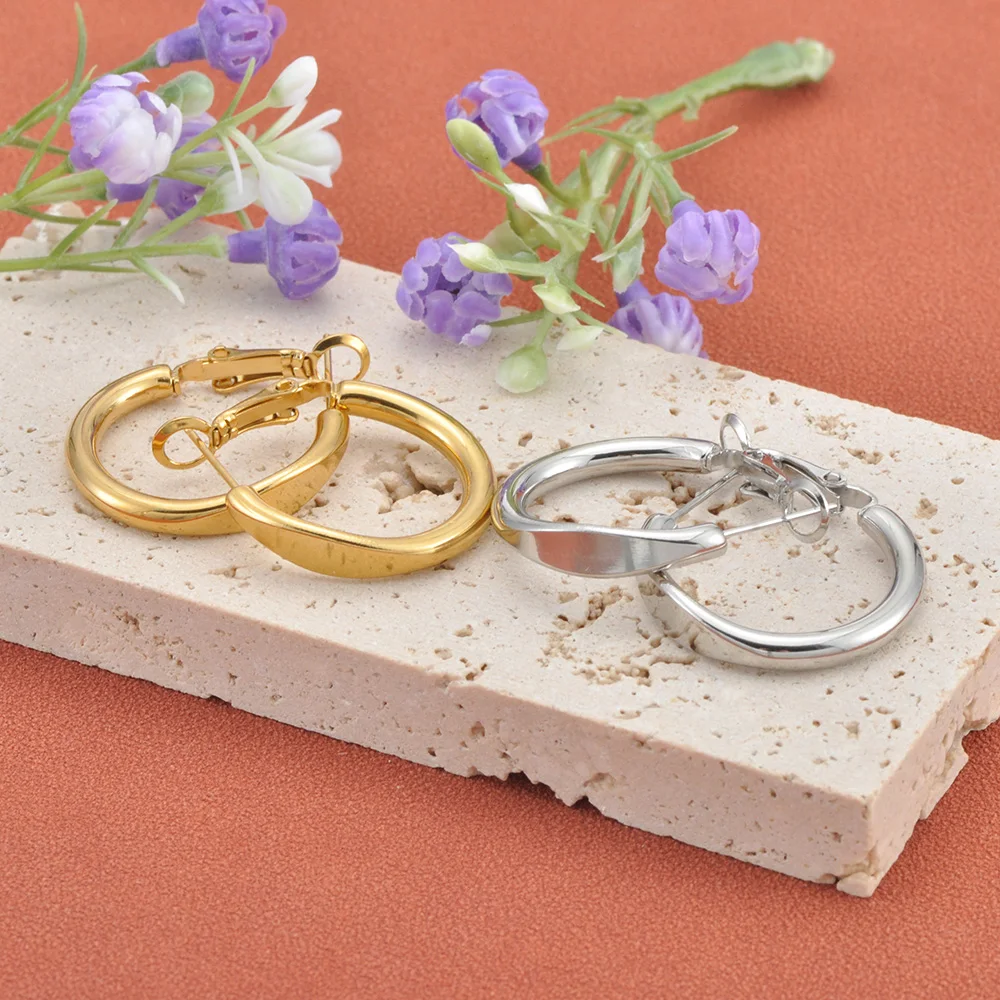 JeeMango vergoldete, glatte, runde Creolen für Damen, dicke Ohrclips aus Edelstahl, Huggie-Ohrringe, Kreisschmuck E26006