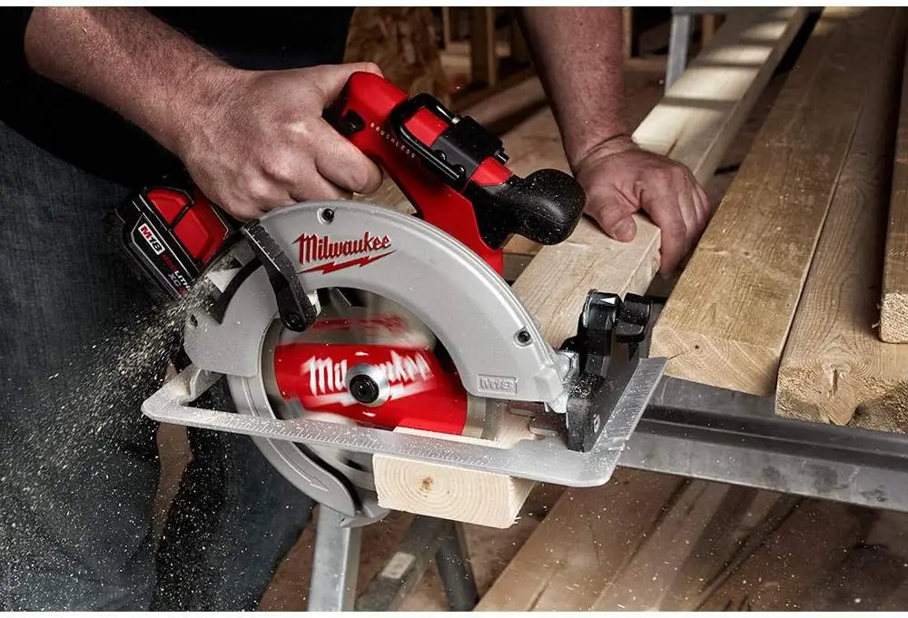 Milwaukee 2992-22 M18 18 18 Volt Lithium-Ion Borstelloze Draadloze Hamerboorset En Cirkelzaag Combinatieset (2-gereedschap) Met Twee 4.0 Ah