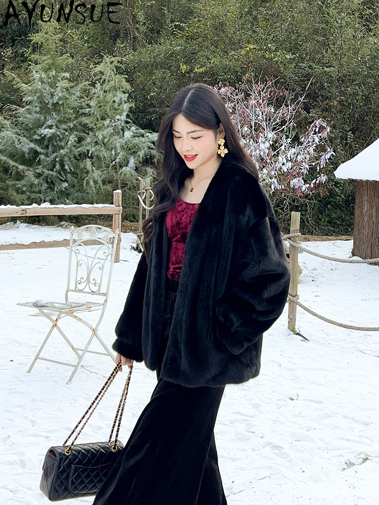 AYUNSUE 2025 سترات من فرو المنك المخملي للنساء على شكل حرف v سترة شتوية فاخرة من فرو المنك بالكامل لملابس النساء جودة عالية كوفتا С ميخيم