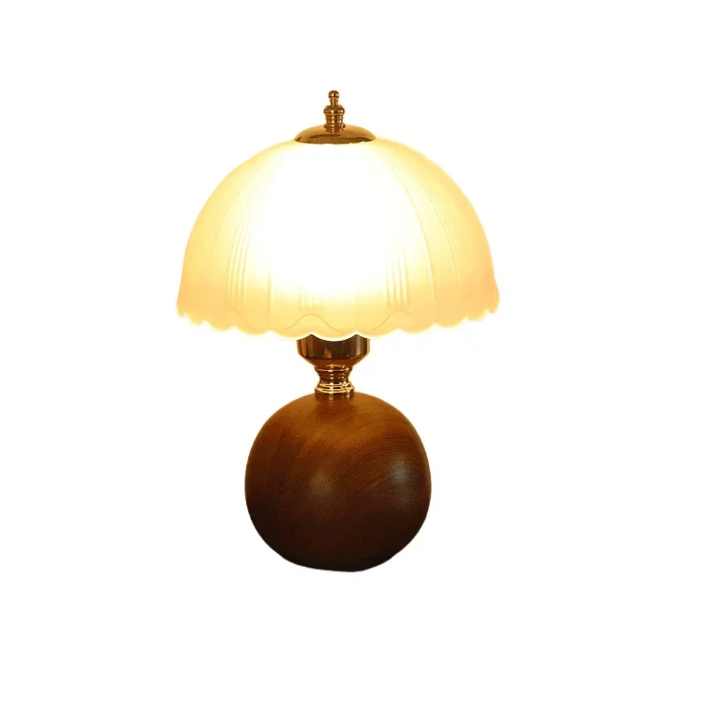 

Retro creative high-end light luxury desk lamp, bedroom master bedroom mushroom atmosphere night light