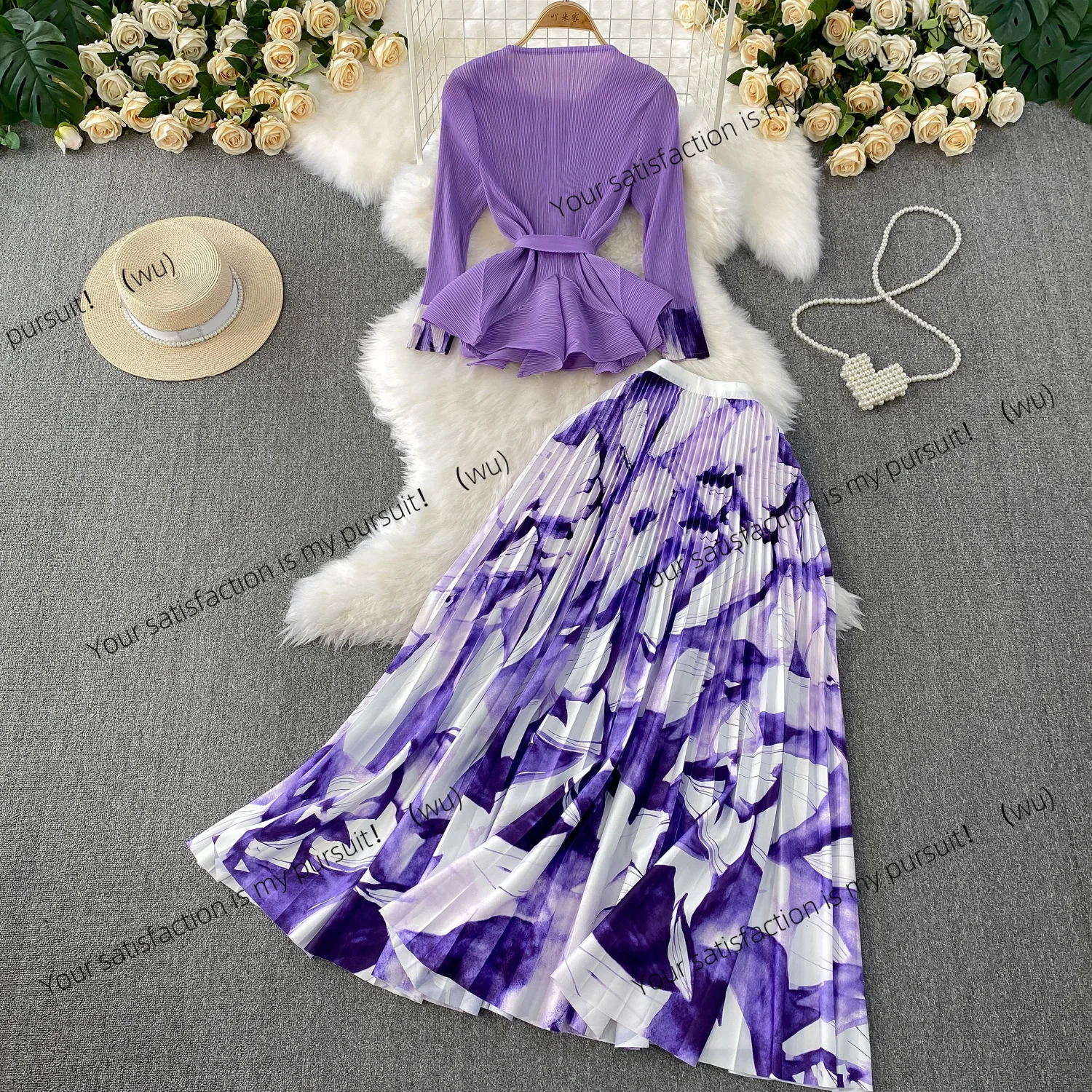 ZOCI – dreidimensionales, unregelmäßiges Oberteil mit Blumentaille, hohe Taille und dünnem, bedruckter Faltenrock, zweiteiliges Set