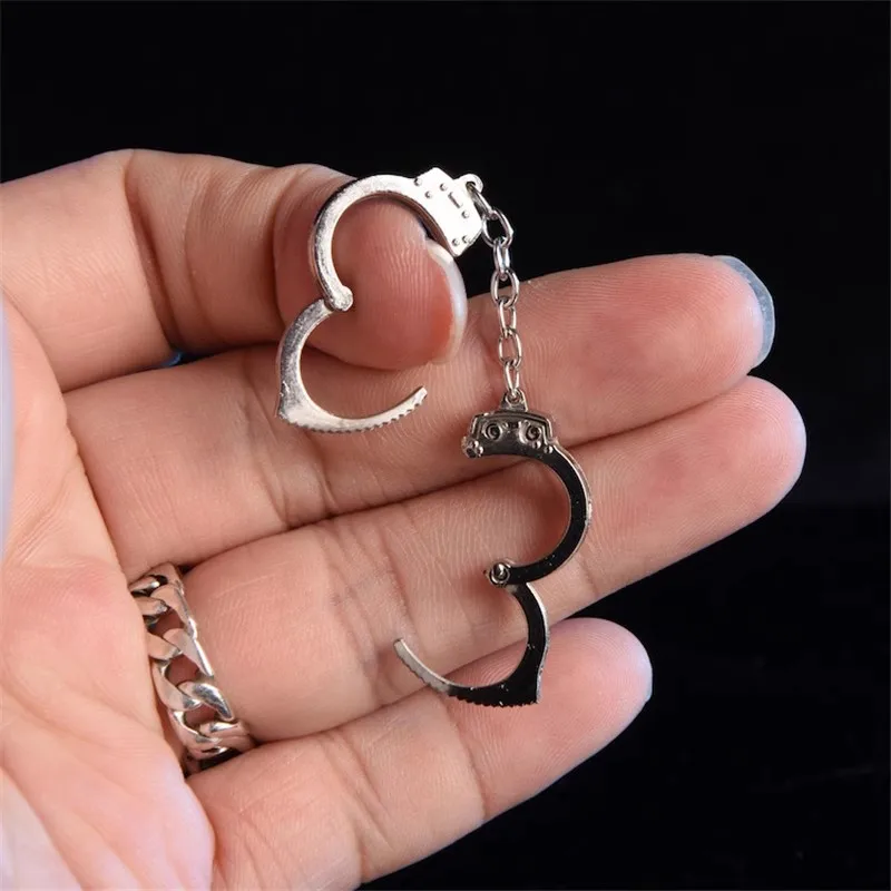 1/6 Scale Pocket-size Alloy Handcuffs Hand Buckle Model for 12inch Soldier Body Accessories Scene Play Two Styles