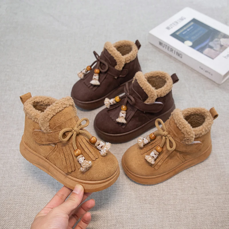 

Кожаные ботинки на флисовой подкладке для мальчиков и девочек с милой бахромой, новинка 2025, зимние теплые хлопковые ботинки для малышей, нескользящие простые школьные ботинки