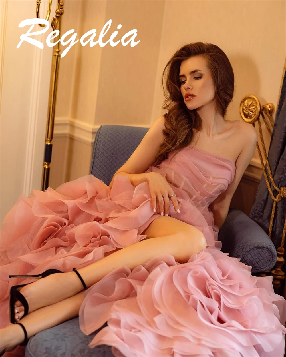 

Customized Elegant Pink Organza Evening Dress Exquisite Sleeveless Strapless Celebrity Gowns Luxury Special Occasion Gowns