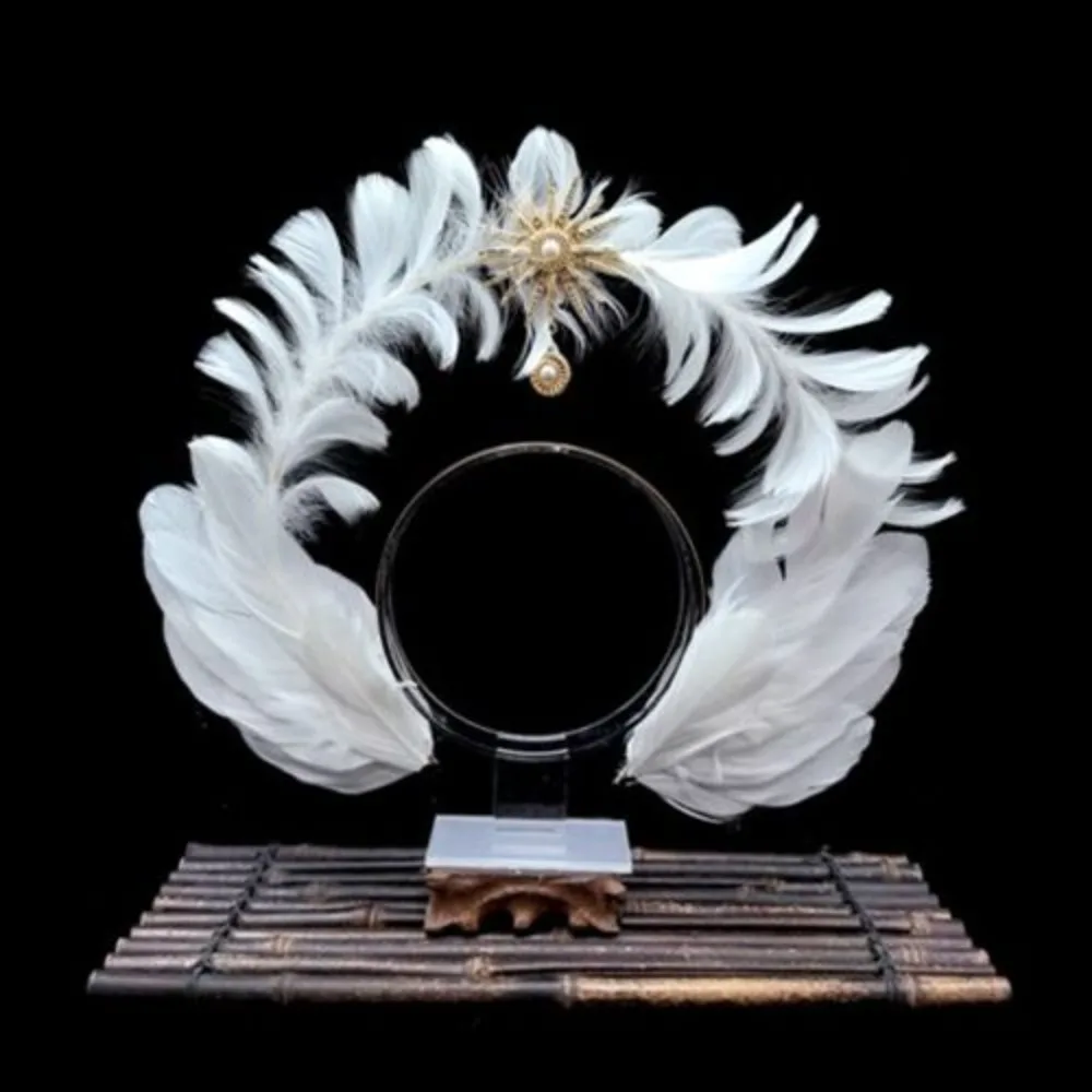 

Dress Up Props Feather Crown Headband Handmade Double Layer Virgin Mary Queen Tiara Glory Shape Vintage Style