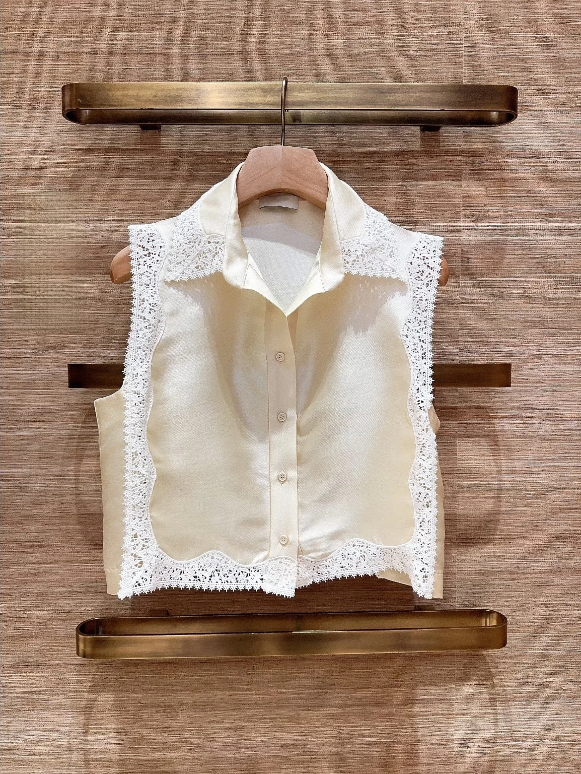 

Романтическая вышитая кружевная блузка без рукавов из желтого атласа HEIDD, весна 2026, женская модная одежда в романтическом стиле, полиэстер