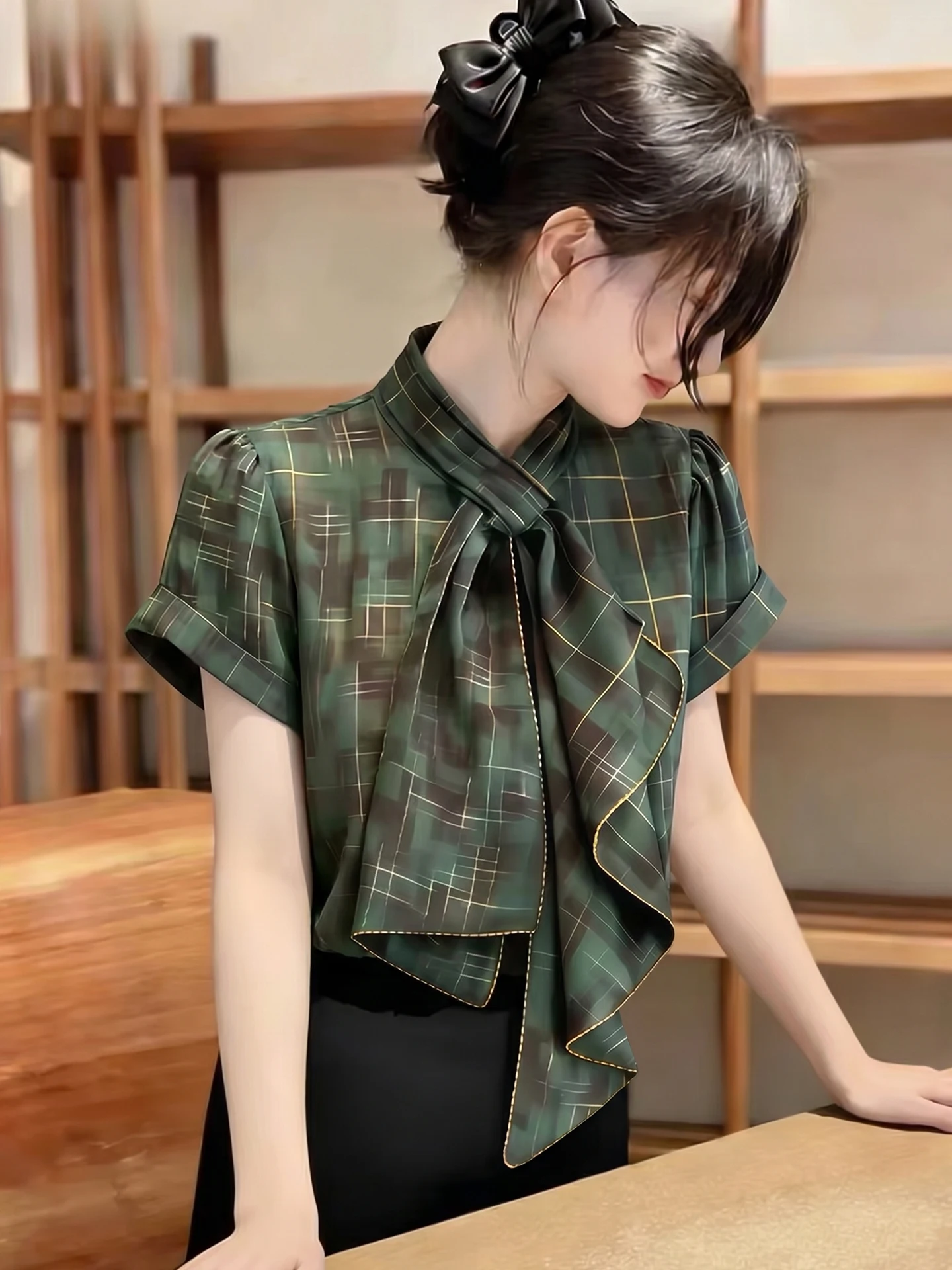 

Fashionable Short Sleeve Commute Shirt Women's Style Contrast Color Design Summer 2026 Versatile Top Korean Version Straight Cut