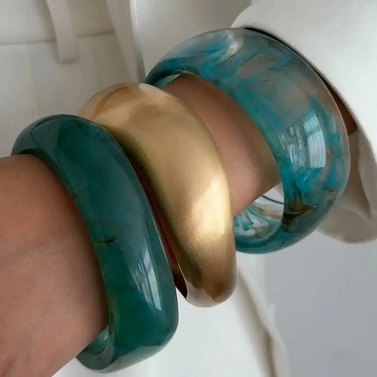 

KunJoe 3 Styles Bohemian Blue Resin Acrylic Wide Bracelet for Women Trendy Geometry Round Chunky Bangle Bracelet on Hand Jewelry