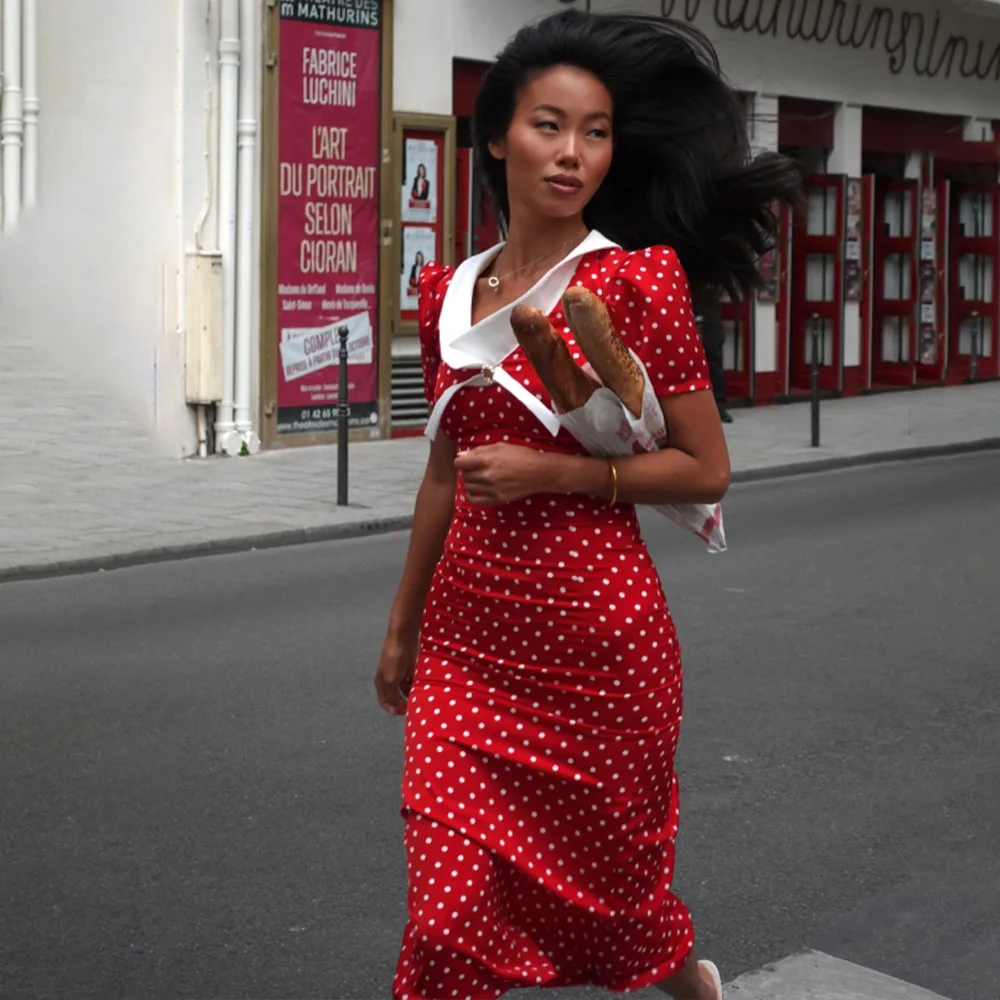 فستان نسائي مرقع برقبة على شكل حرف V مطبوع عليه نقاط البولكا فستان أحمر قصير الأكمام بخصر عالٍ فستان صيفي نحيف أنيق للحفلات والنوادي