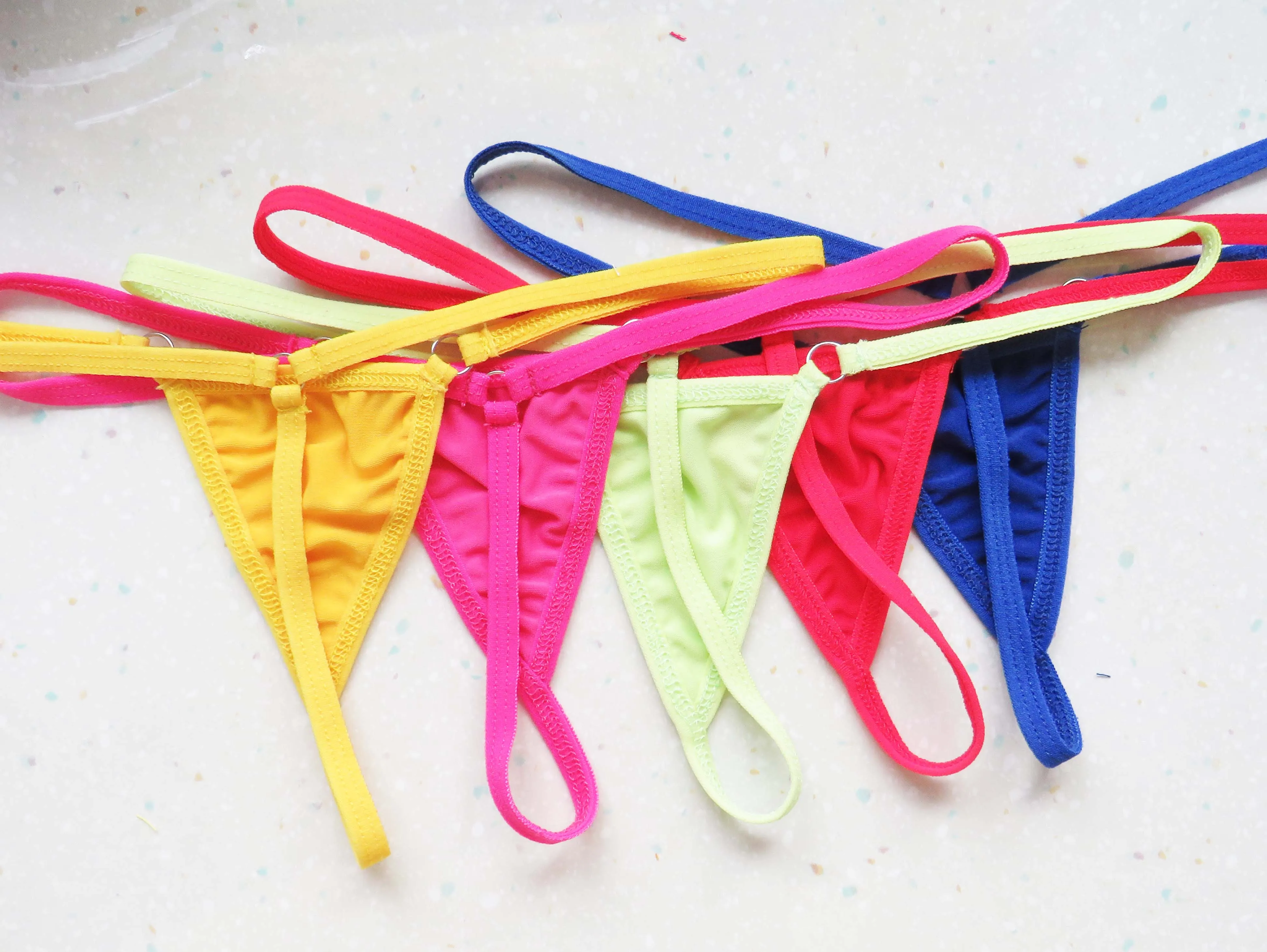 المرأة مثير داخلية ثونغ صغيرة منخفضة الخصر T السراويل تمتد ملابس السباحة السباحة السراويل النسائية سراويل