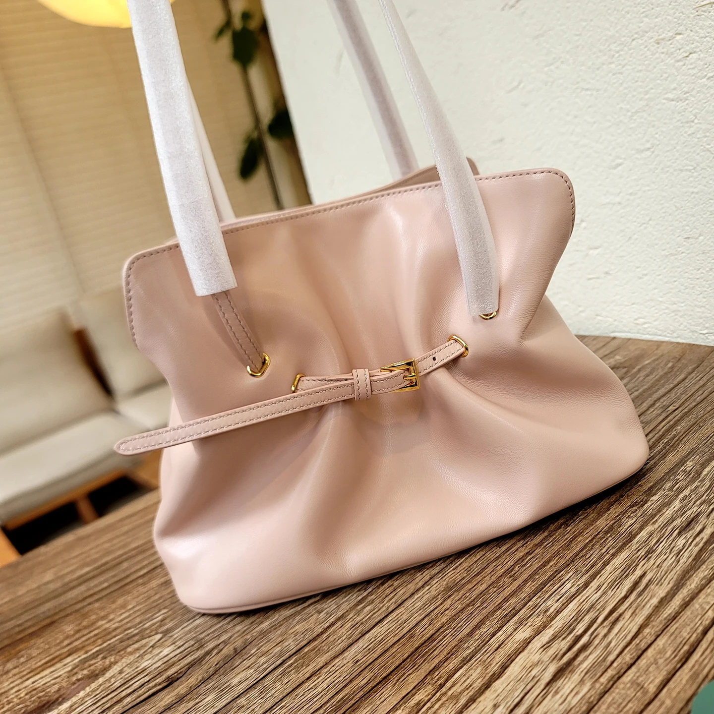 

Romantic Cloud Folded Leather Single oulder Bag in Seven Colors by DADA White Gujing Quali Assured Women's Bag