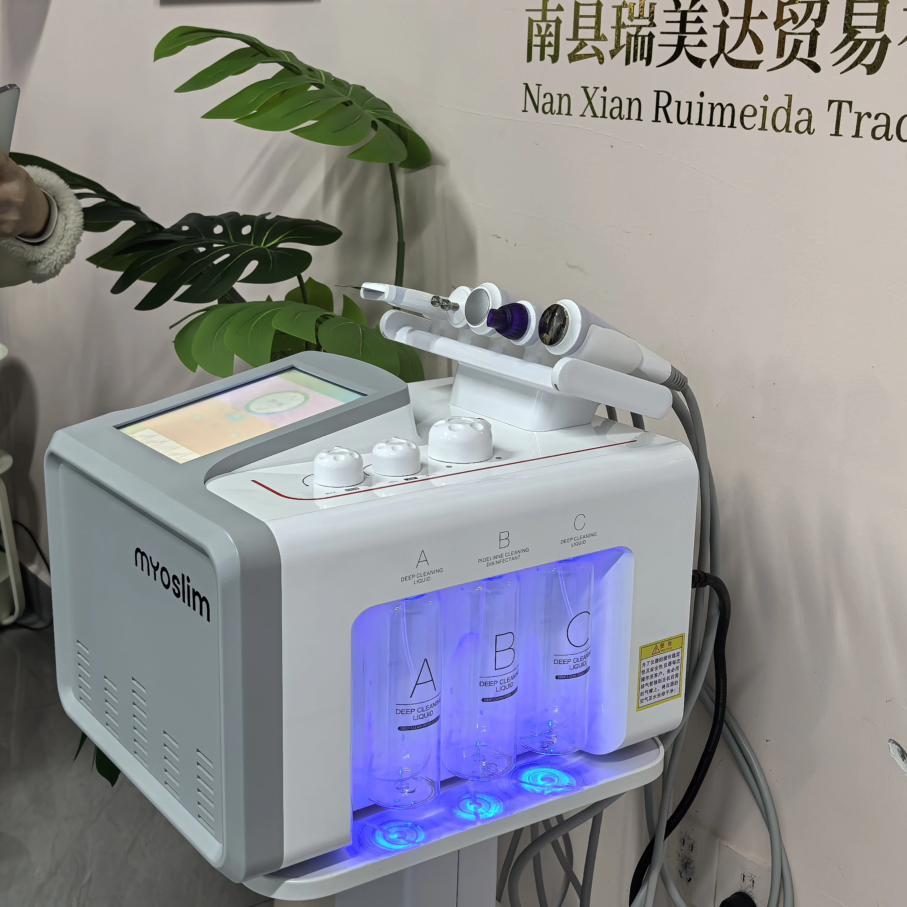 

Многофункциональный аппарат для гидродермабразии 6 в 1: кислородно-водородный прибор для глубокой очистки, удаления черных точек и омоложения кожи