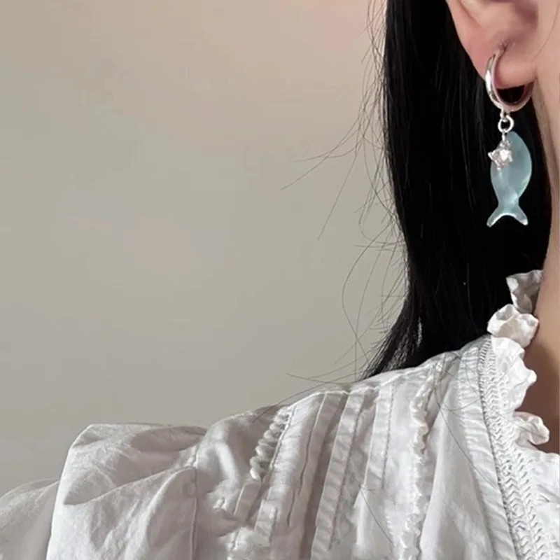 Simple retro mint mambo small fish ear buckle niche design sense exquisite cold sense fashion personality versatile ear buckle