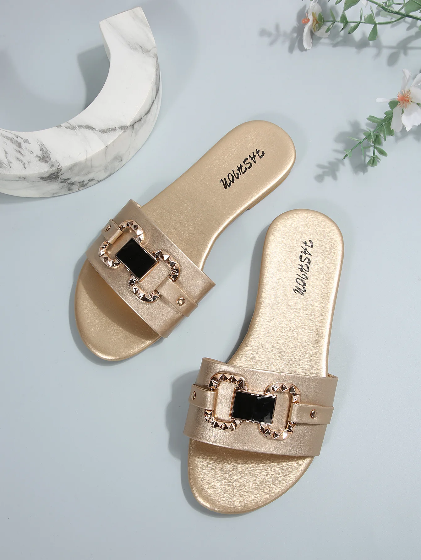Fashionable Large-Size Women's Sandals Comfortable Flat Slip-On Round Toe Design Simple and Stylish Footwear for Everyday Use