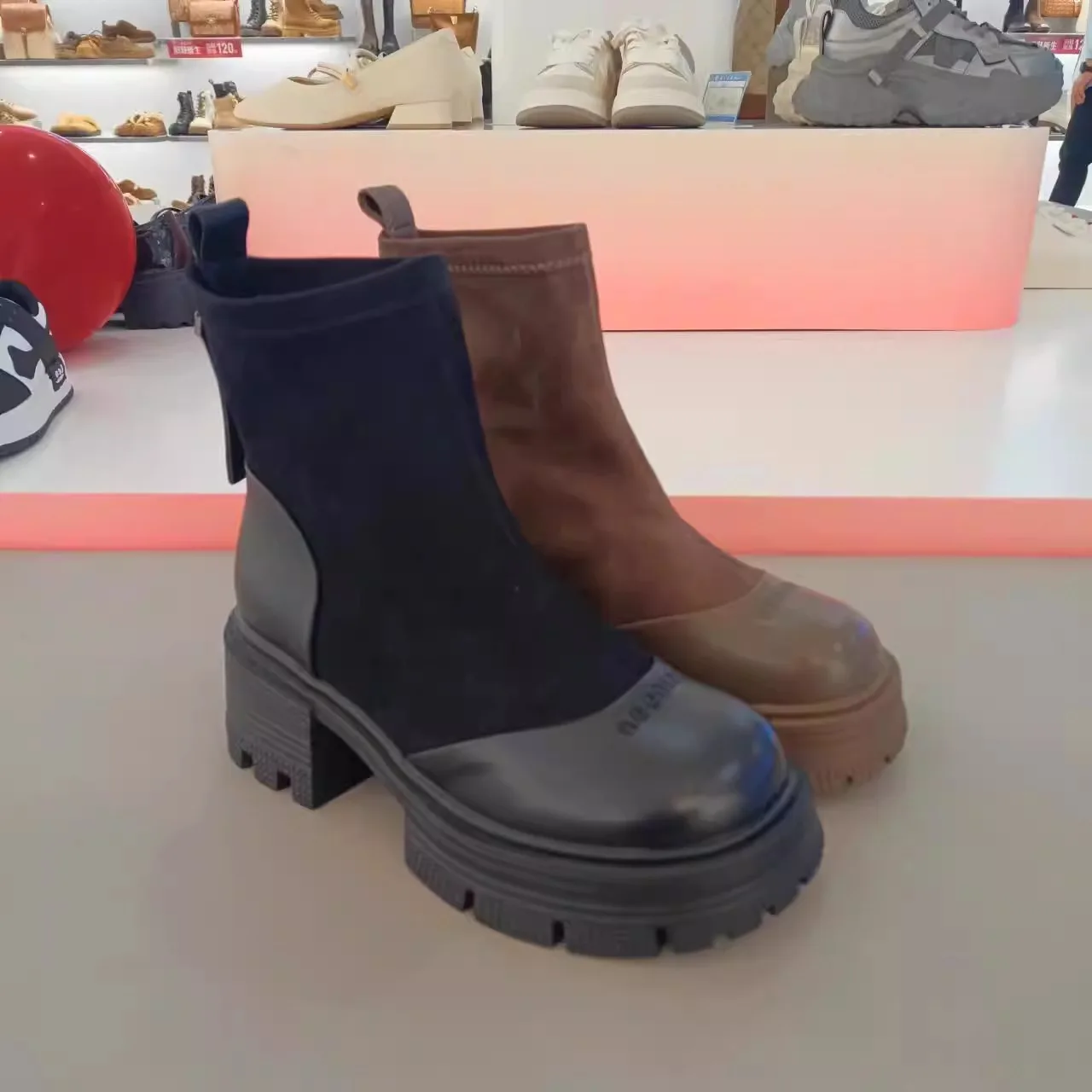 

Slimming Effect Chelsea Boots Women's Boots Fleece Lined Soft Leather Boots Winter Warm Mid-Calf Boots Josiny