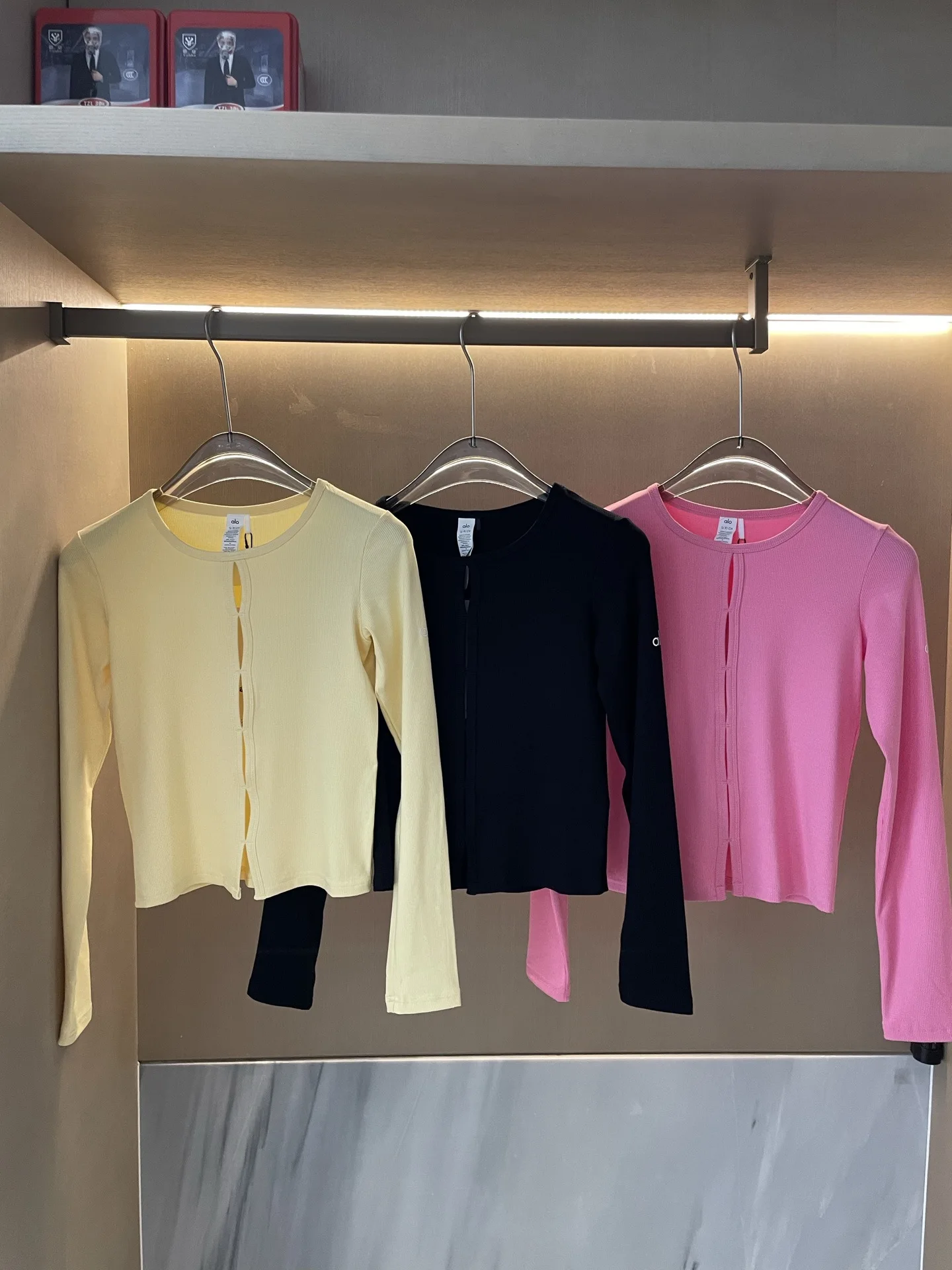 

Slimming Effectiveness Hollow out Knitted Long Sleeve Base Shirt Yoga Running Sports Casual Fit Women's Spring Fashion Top