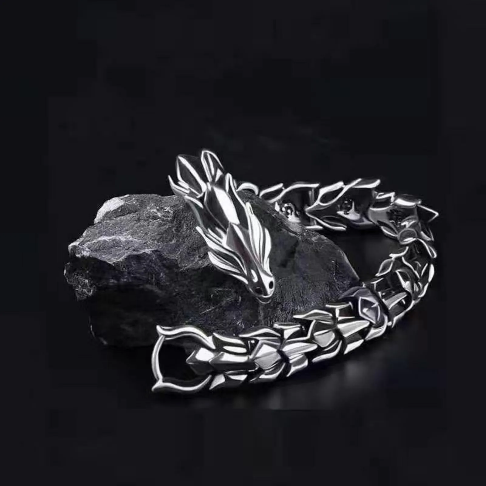 Vintage Dragon Design Waterproof Titanium Steel Bracelet for Men Rust-Proof Scratch-Resistant Marine Grade Ornament