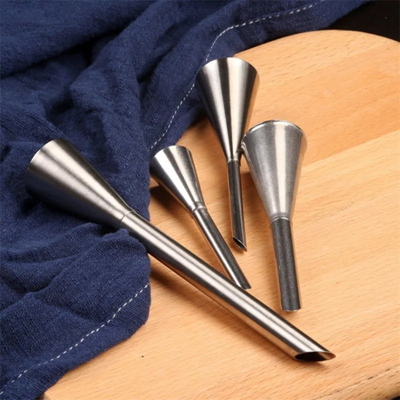 

4Pcs Puff Pastry Piping Nozzle Set, Stainless Steel Decorating Tips for Cake Cupcake Cookie Cream Icing, Baking Tools for Baker