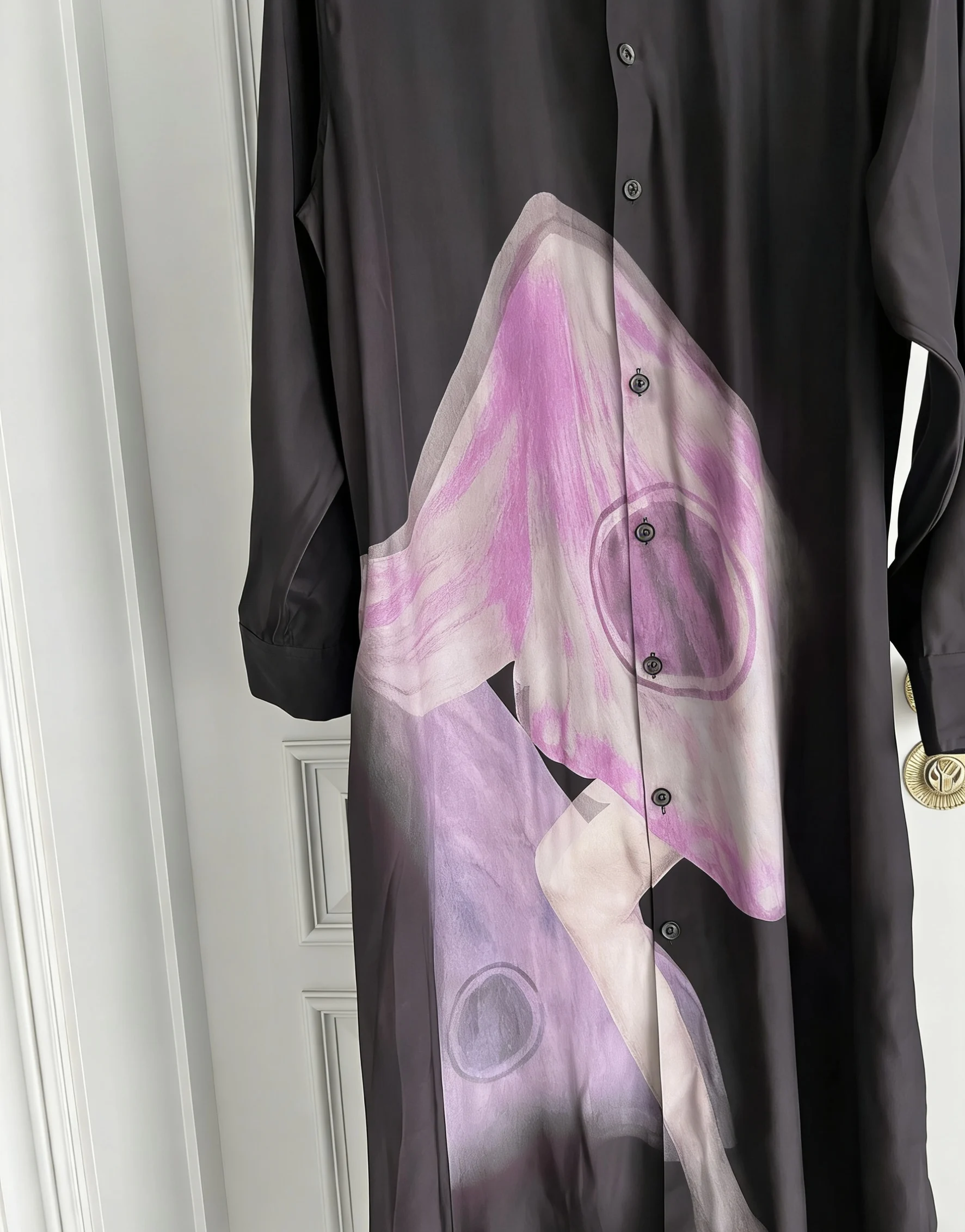 TOP-YAMAMOTO original Design: Abstract buttoned coat with Uchida prints and long shirt made of triacetate