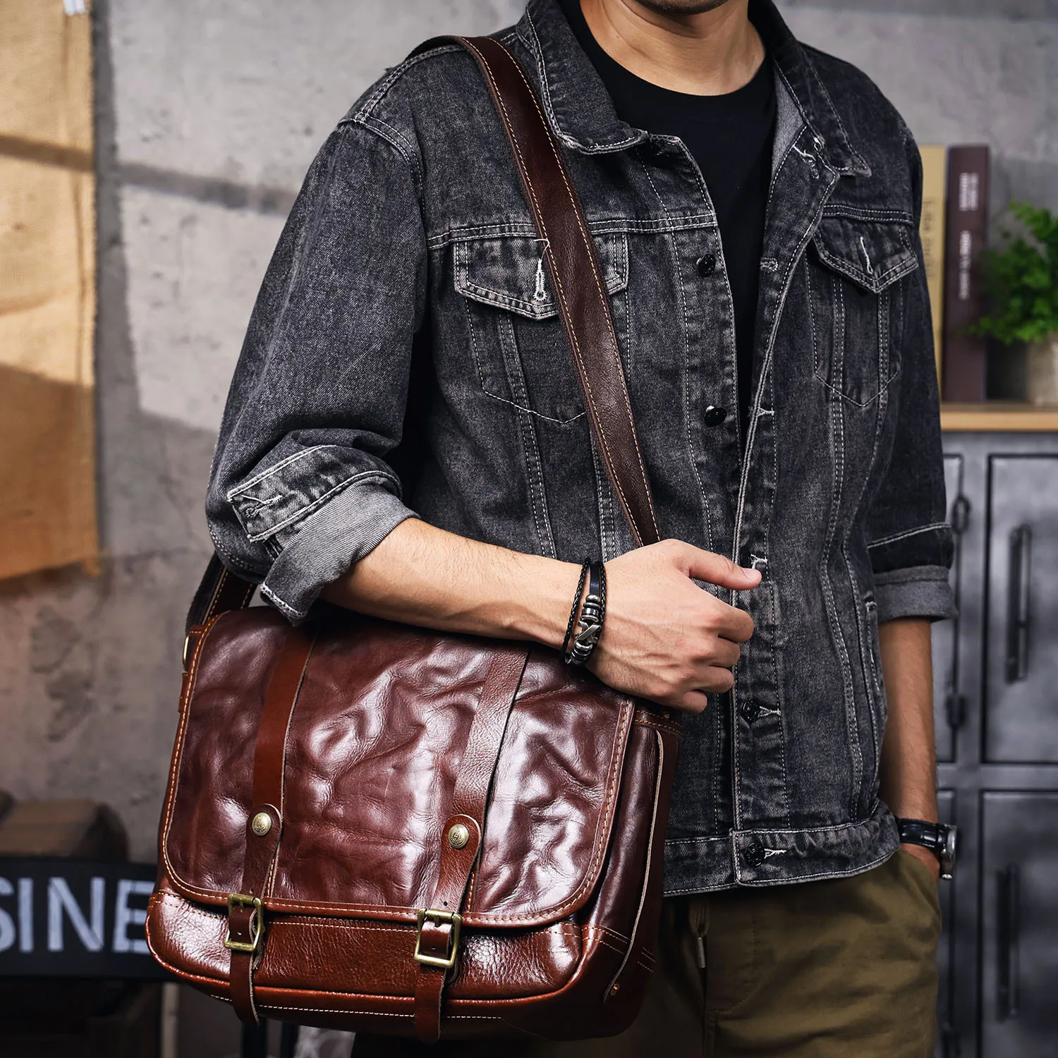 

Fashion vintage luxury vegetable tanned cowhide men's messenger bag outdoor travel genuine leather large capacity shoulder bag