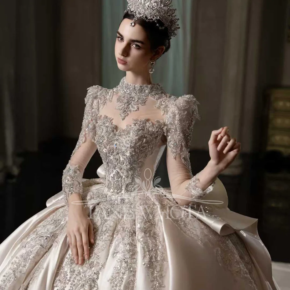 Luxe roze baljurk trouwjurk met lovertjes voor de bruid met afneembare mouw en kralen op maat