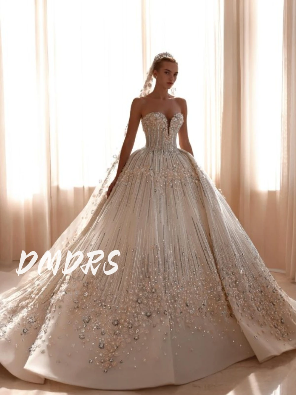 

Noble Heart-shaped Neckline Ball Gown For Women Shimmering Beads Flowers Romantic Court Train Customized Wedding Dress No Veil